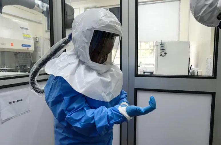 Uganda đ&oacute;ng cửa bi&ecirc;n giới với Congo do dịch Ebola - Ảnh 1.