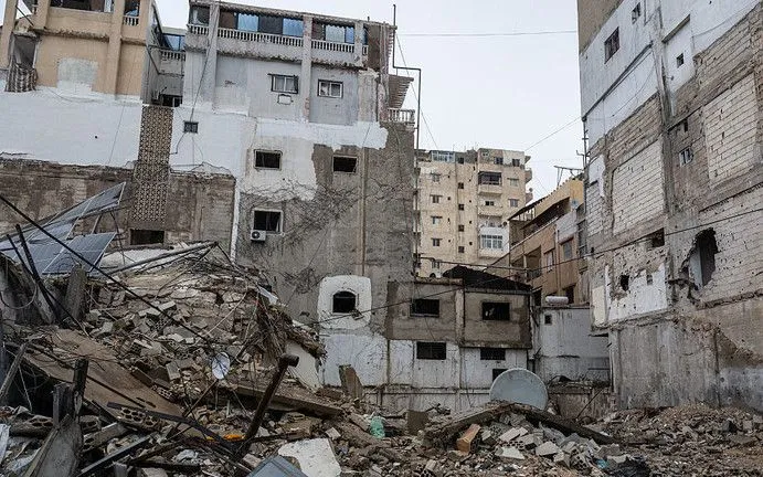 Thiệt hại sau các vụ không kích của Israel ở thành phố Tyre, miền Nam Lebanon (Ảnh: Getty Images)