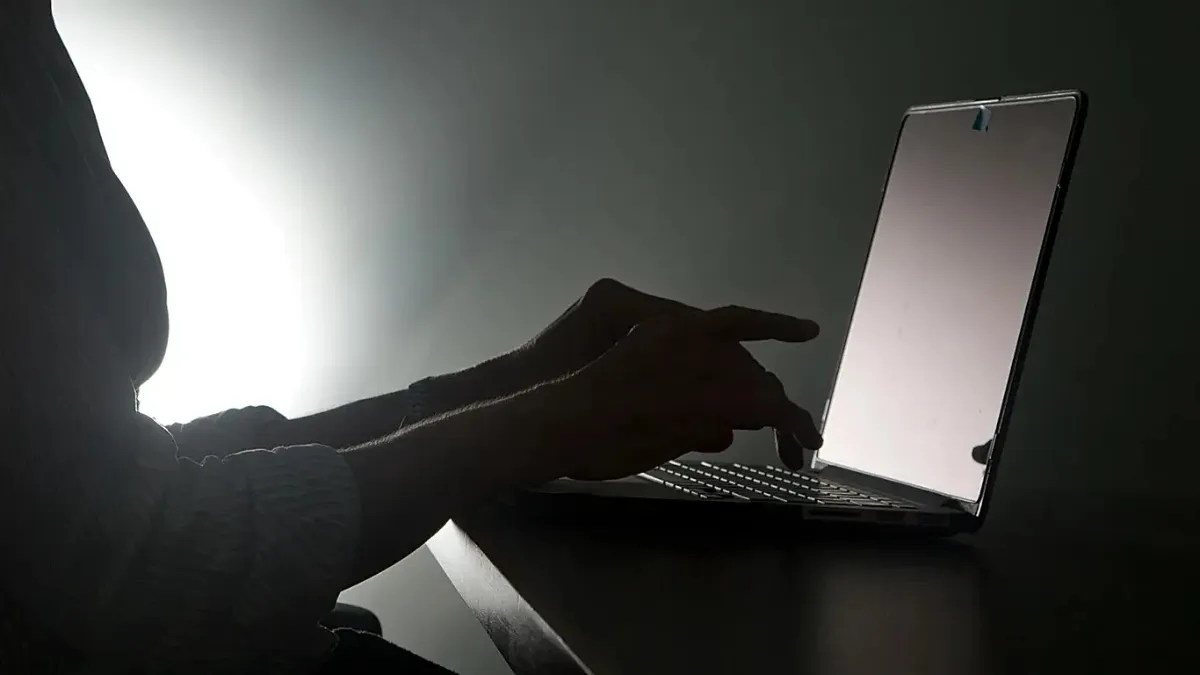 Google cảnh báo: Tin tặc lần đầu dùng AI khai thác lỗ hổng “vô hình” trong hệ thống bảo mật- Ảnh 1. Google cảnh báo: Tin tặc lần đầu dùng AI khai thác lỗ hổng “vô hình” trong hệ thống bảo mật- Ảnh 1.