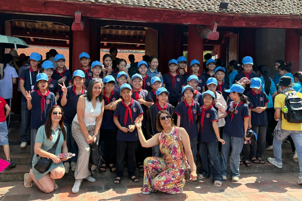 Sĩ tử đội nắng tới Văn Miếu - Quốc Tử Giám cầu may trước kỳ thi vào lớp 10 - Ảnh 10.