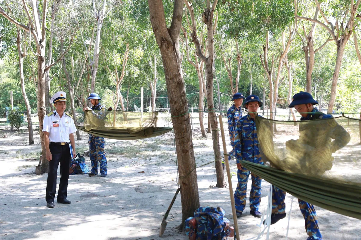 Vùng 4 Hải quân: Sôi nổi Hội thao đại đội huấn luyện chiến sĩ mới giỏi năm 2026 - Ảnh 3.