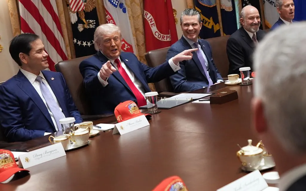 Tổng thống Donald Trump phát biểu trong cuộc họp Nội các tại Nhà Trắng, ngày 27/5/2026. (Ảnh: AP)