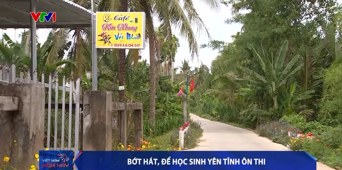 Bớt hát, để học sinh yên tĩnh ôn thi - Ảnh 1.
