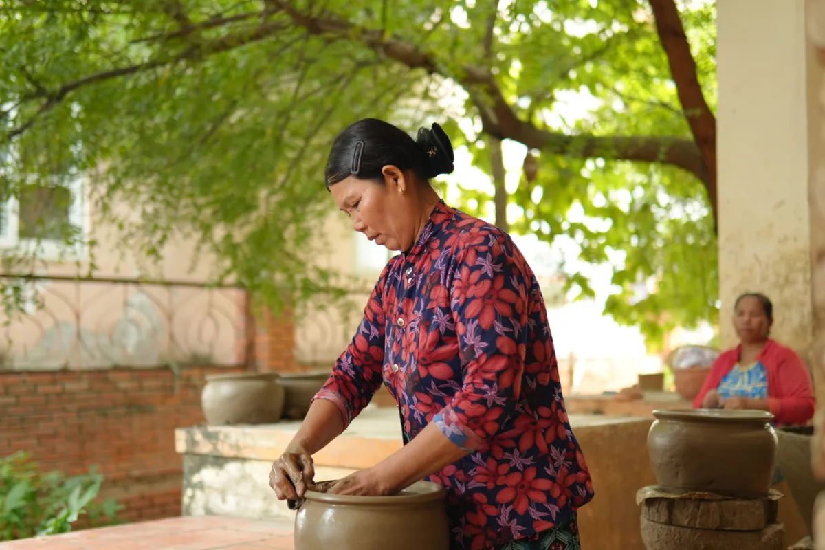 Kh&aacute;nh H&ograve;a:Tăng cường bảo tồn l&agrave;ng nghề gốm Chăm truyền thống - Ảnh 2.