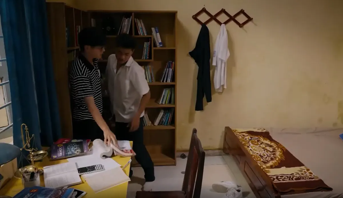 'Ph&iacute;a b&ecirc;n kia th&agrave;nh phố' tập 2: Mẹ con Cương mang qu&agrave; xin lỗi, vẫn bị mẹ Th&aacute;i lạnh l&ugrave;ng đuổi kh&eacute;o - Ảnh 2.