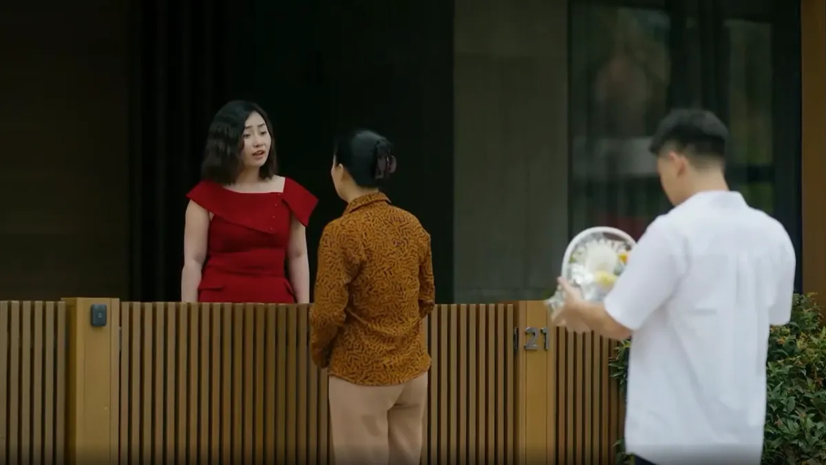 'Ph&iacute;a b&ecirc;n kia th&agrave;nh phố' tập 2: Mẹ con Cương mang qu&agrave; xin lỗi, vẫn bị mẹ Th&aacute;i lạnh l&ugrave;ng đuổi kh&eacute;o - Ảnh 1.