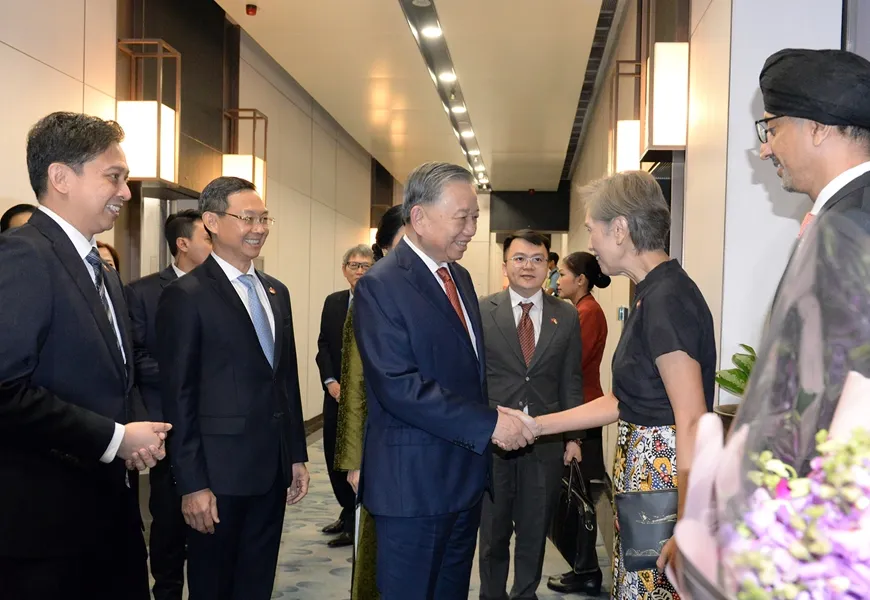 Tổng B&iacute; thư, Chủ tịch nước T&ocirc; L&acirc;m tới Singapore, bắt đầu chuyến thăm cấp Nh&agrave; nước- Ảnh 1.