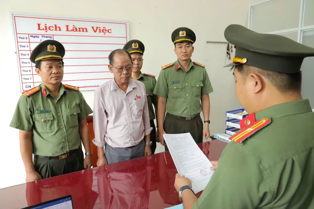 Khởi tố giám đốc công ty gỗ chứa 18 lao động Bangladesh cư trú trái phép- Ảnh 1. Khởi tố giám đốc công ty gỗ chứa 18 lao động Bangladesh cư trú trái phép- Ảnh 1.