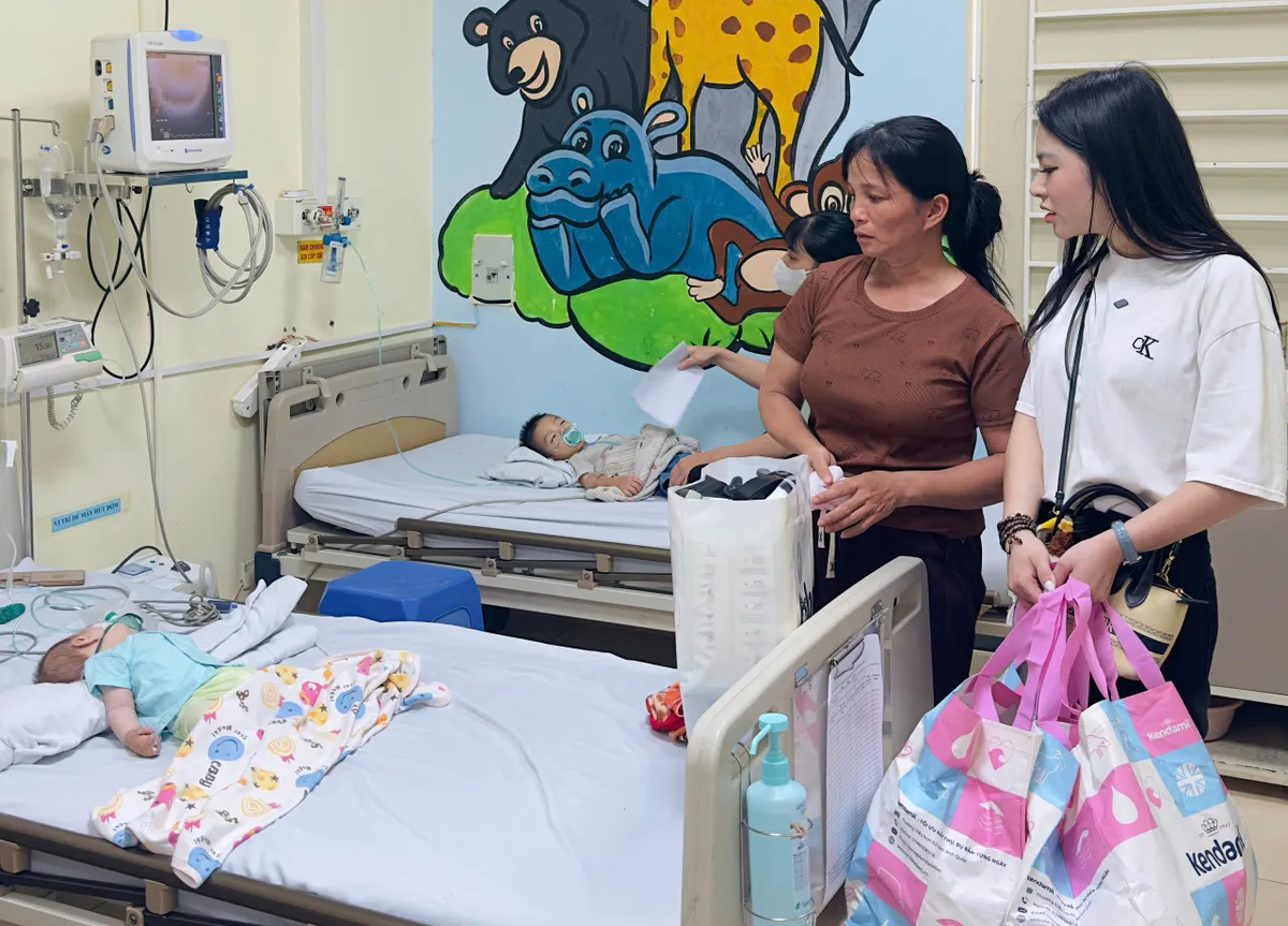 Những món quà yêu thương đến với bệnh nhi trước thềm 1/6- Ảnh 3. Những món quà yêu thương đến với bệnh nhi trước thềm 1/6- Ảnh 3.