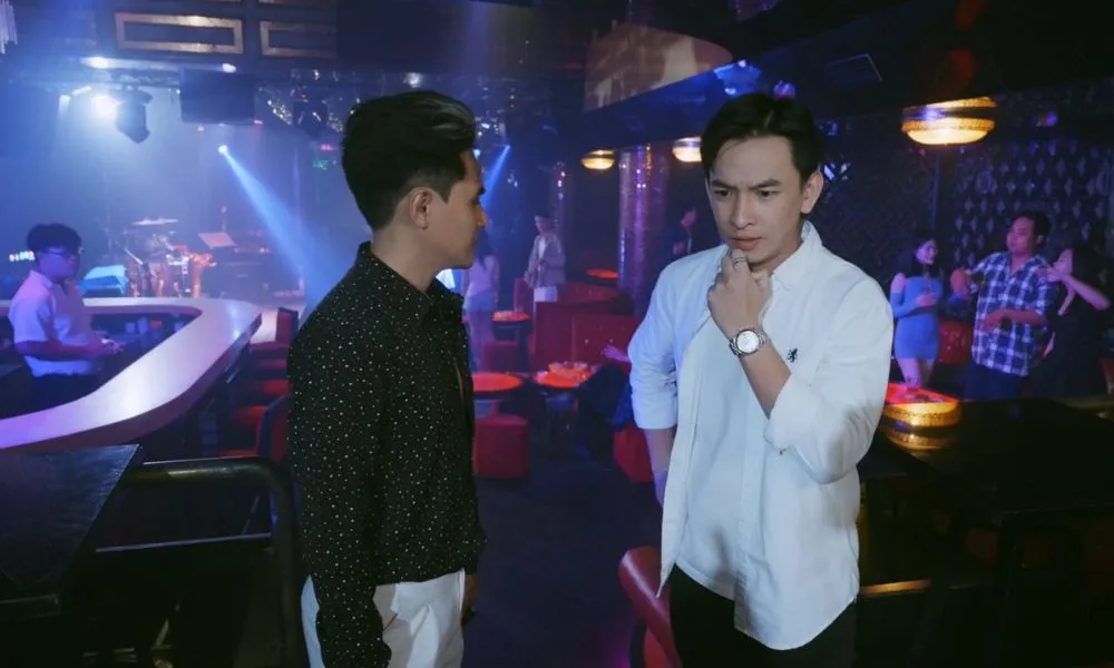 &ldquo;Hợp đồng từ Thượng đế&rdquo; b&oacute;c trần g&oacute;c khuất ph&iacute;a sau cuộc sống h&agrave;o m&ocirc;n - Ảnh 2.