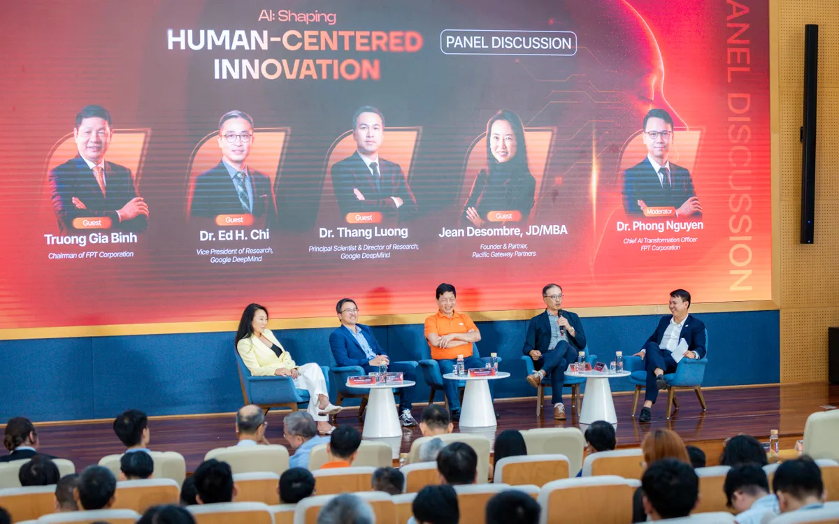 Các diễn giả tham gia tọa đàm tại sự kiện “AI: Shaping Human-Centered Innovation”