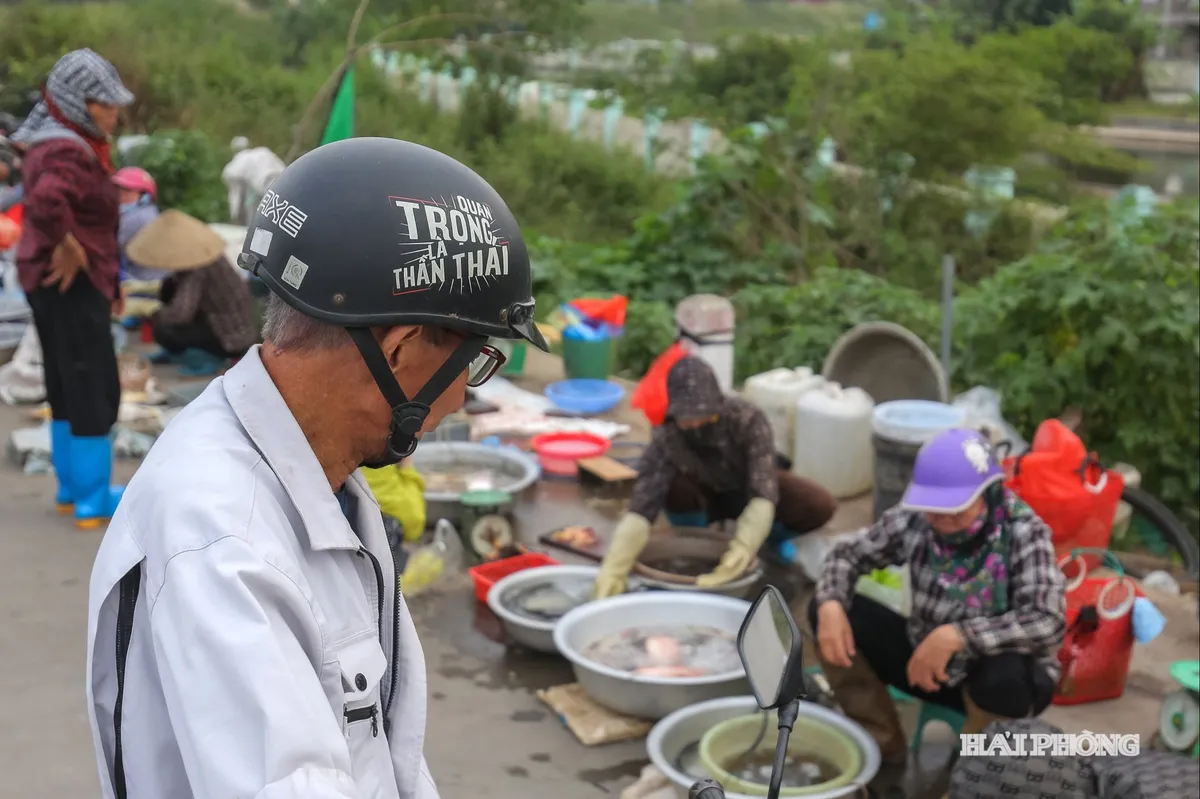 &lsquo;Chợ c&oacute;c&rsquo; v&agrave; b&agrave;i to&aacute;n sinh kế cho người d&acirc;n- Ảnh 3.