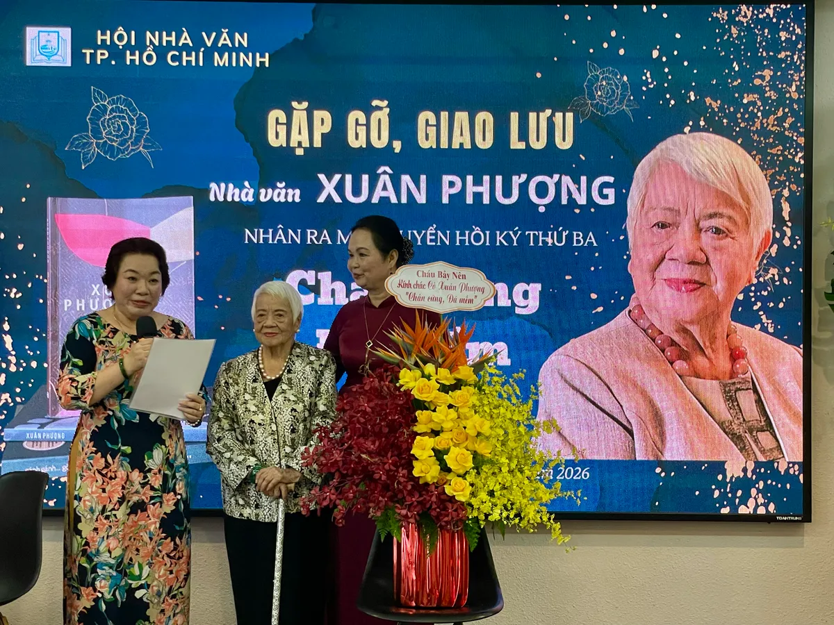 Tuổi U100 rực rỡ v&agrave; k&yacute; ức thời l&agrave;m phim chiến tranh của "nh&agrave; văn trẻ" Xu&acirc;n Phượng  - Ảnh 4.