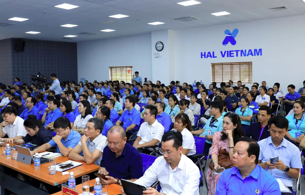 Hà Nội giải quyết bất cập số hóa y tế và nhà ở cho công nhân - Ảnh 3.
