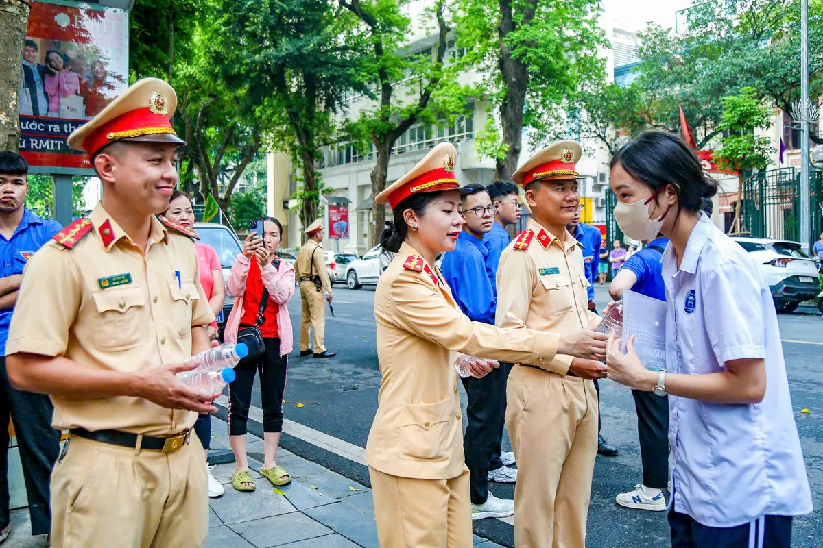 Hà Nội: CSGT triển khai đồng bộ các giải pháp bảo đảm an toàn cho 2 kỳ thi lớn năm 2026 - Ảnh 2.