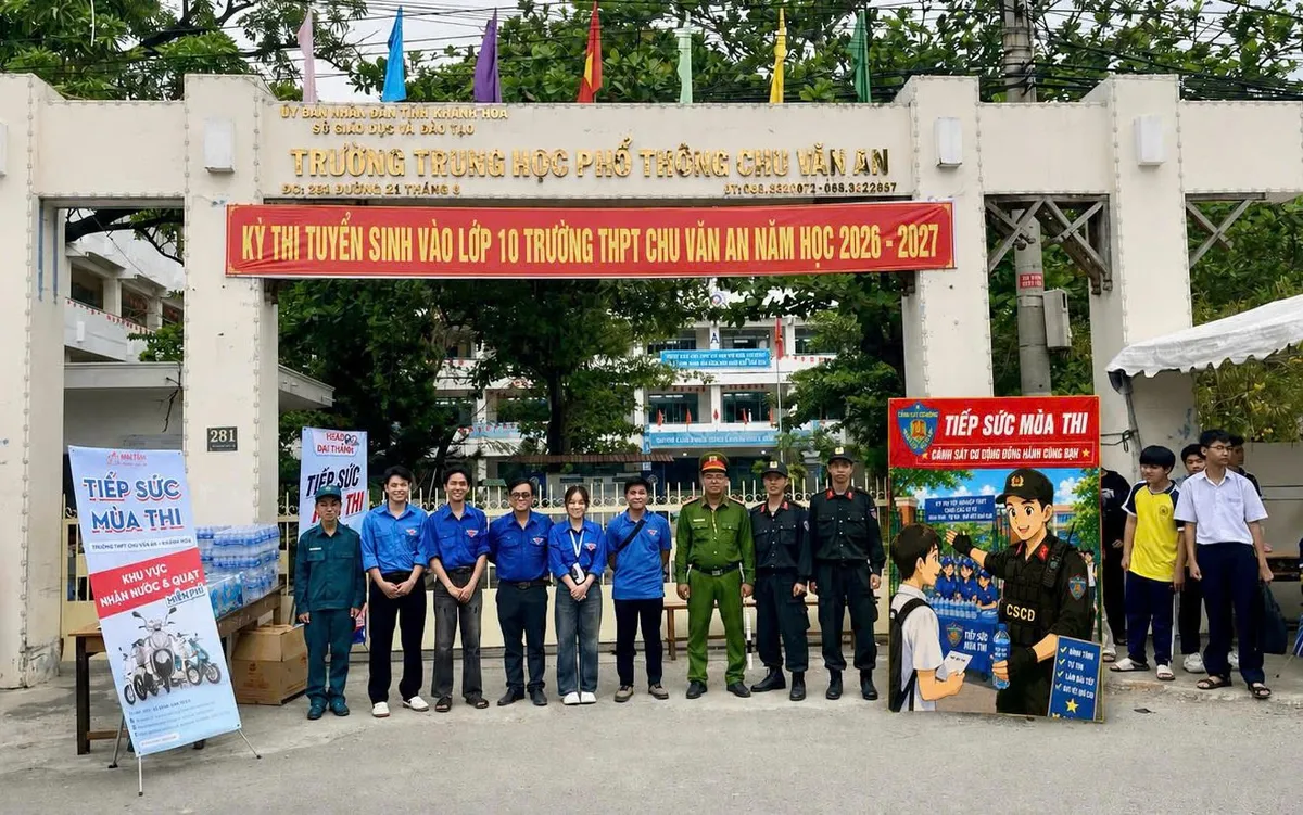 Tuổi trẻ Công an Khánh Hòa triển khai chương trình "Tiếp sức mùa thi" tại 59 điểm thi tuyển sinh lớp 10.