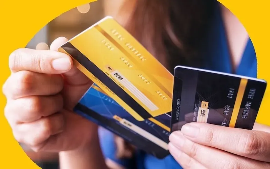 Nợ thẻ t&iacute;n dụng tại Mỹ tăng vọt l&ecirc;n 1.250 tỷ USD, tỷ lệ qu&aacute; hạn cao nhất trong 15 năm- Ảnh 1.