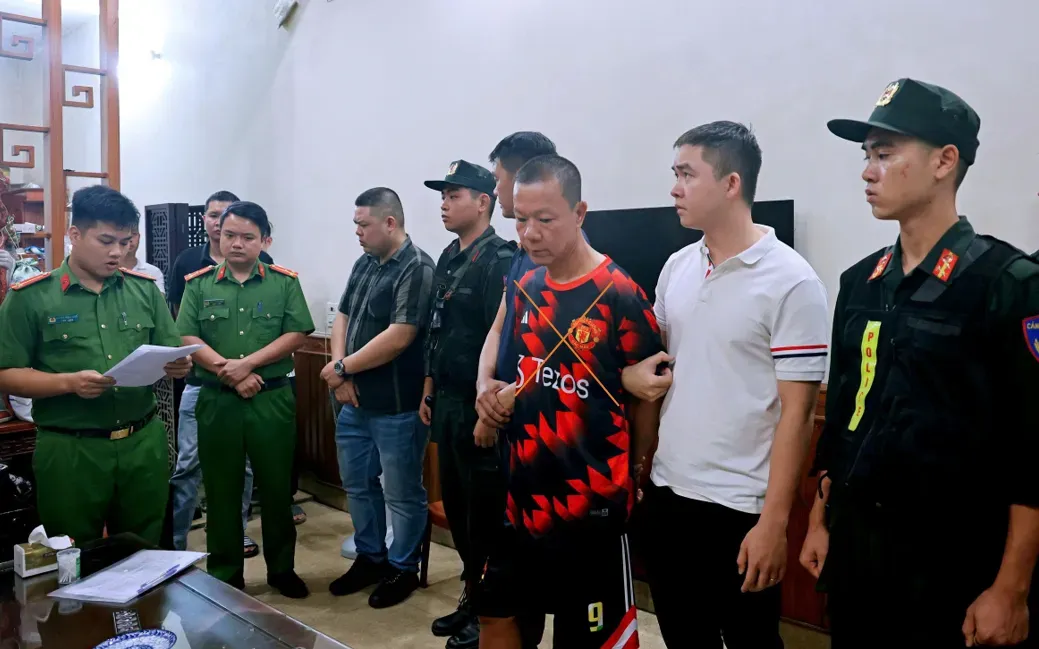 Bắt giữ “Dũng Kỷ” trong quá trình điều tra đường dây cá độ bóng đá 1.200 tỷ đồng- Ảnh 1. Bắt giữ “Dũng Kỷ” trong quá trình điều tra đường dây cá độ bóng đá 1.200 tỷ đồng- Ảnh 1.
