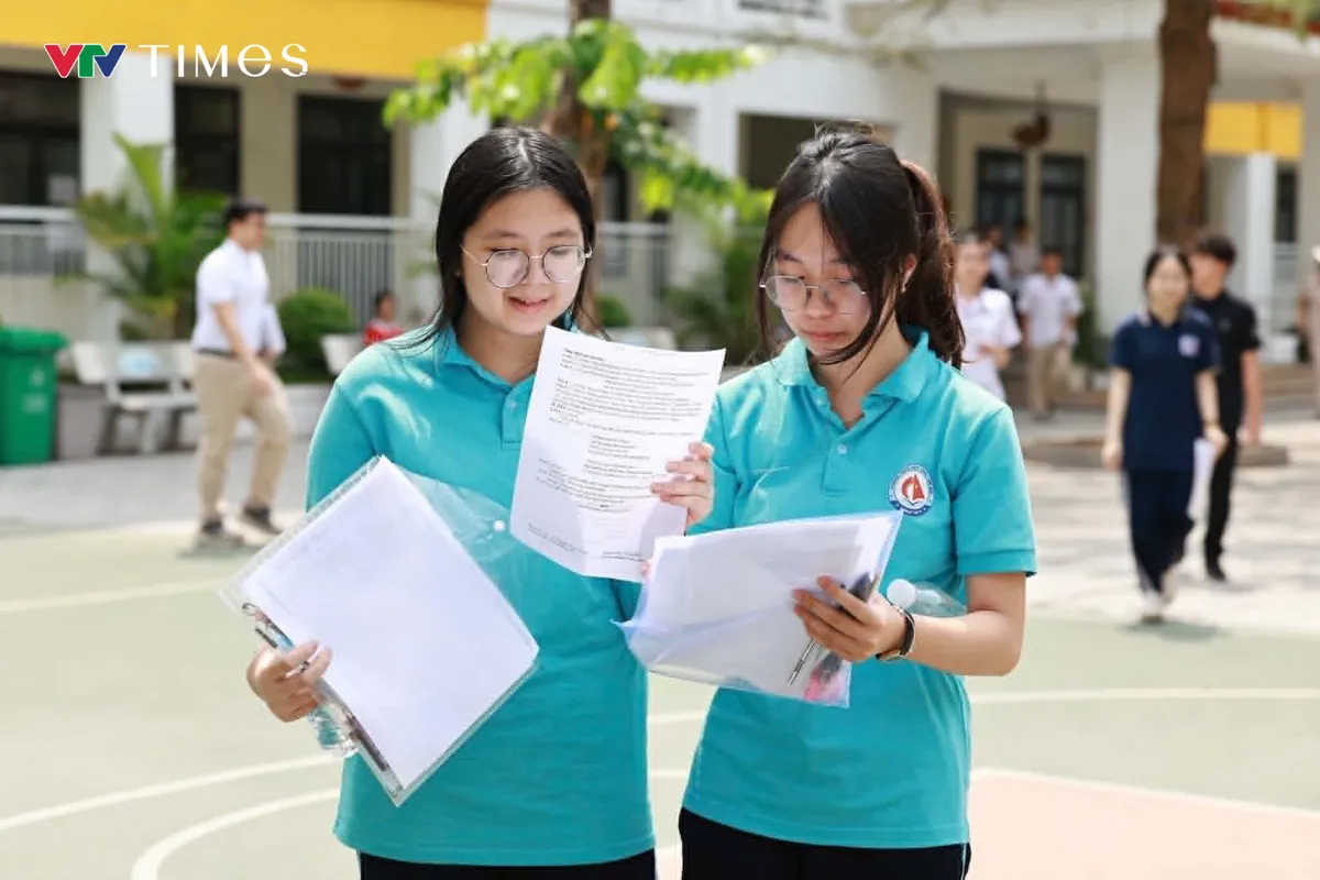 Đề thi v&agrave; đ&aacute;p &aacute;n m&ocirc;n Tiếng Anh v&agrave;o lớp 10 H&agrave; Nội năm 2026 - Ảnh 1.