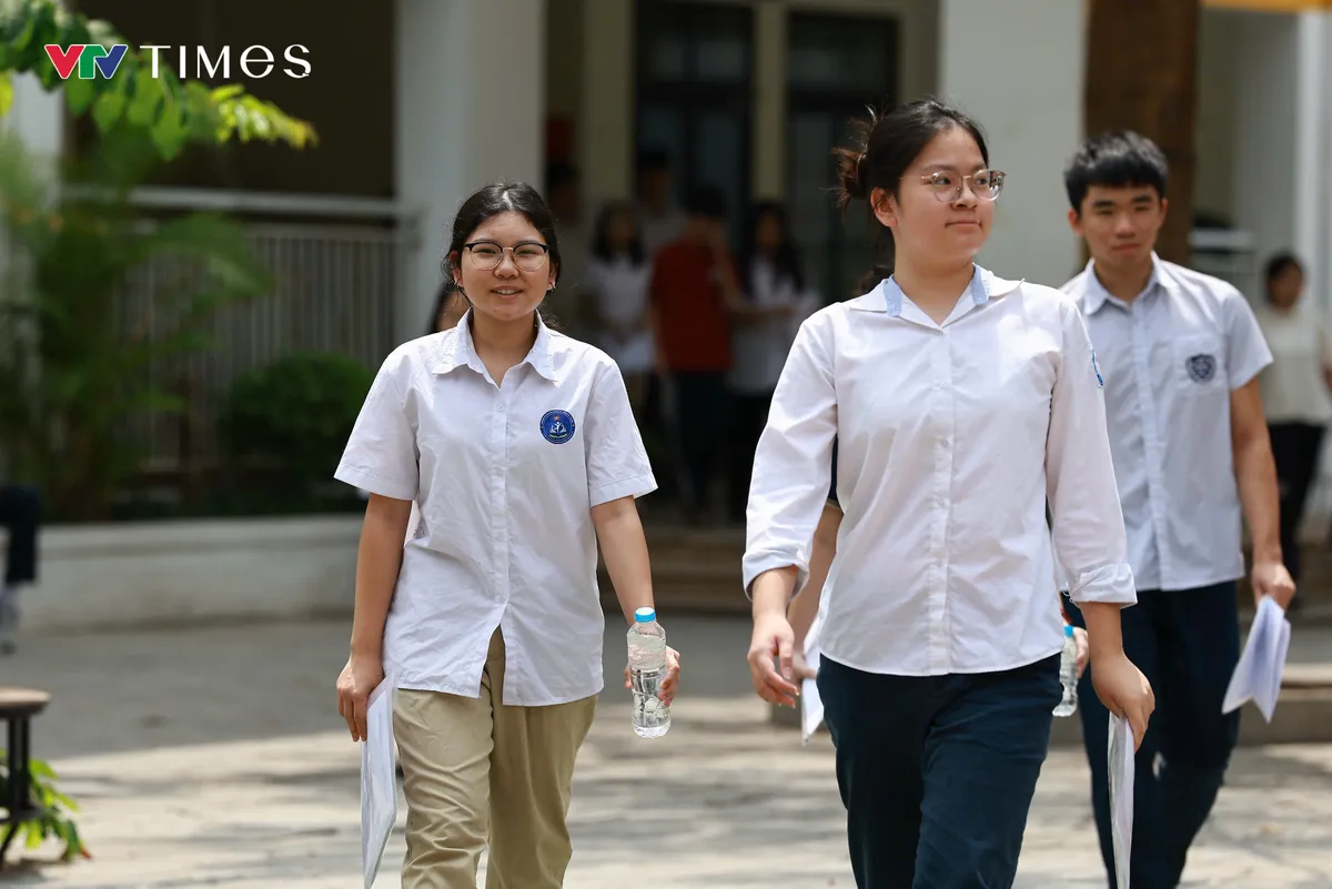 S&aacute;ng nay (31/5), th&iacute; sinh H&agrave; Nội thi m&ocirc;n cuối kỳ thi v&agrave;o lớp 10 kh&ocirc;ng chuy&ecirc;n - Ảnh 1.