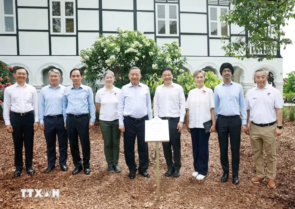 Tổng B&iacute; thư, Chủ tịch nước T&ocirc; L&acirc;m trồng c&acirc;y tại Vườn B&aacute;ch thảo Singapore - Ảnh 2.
