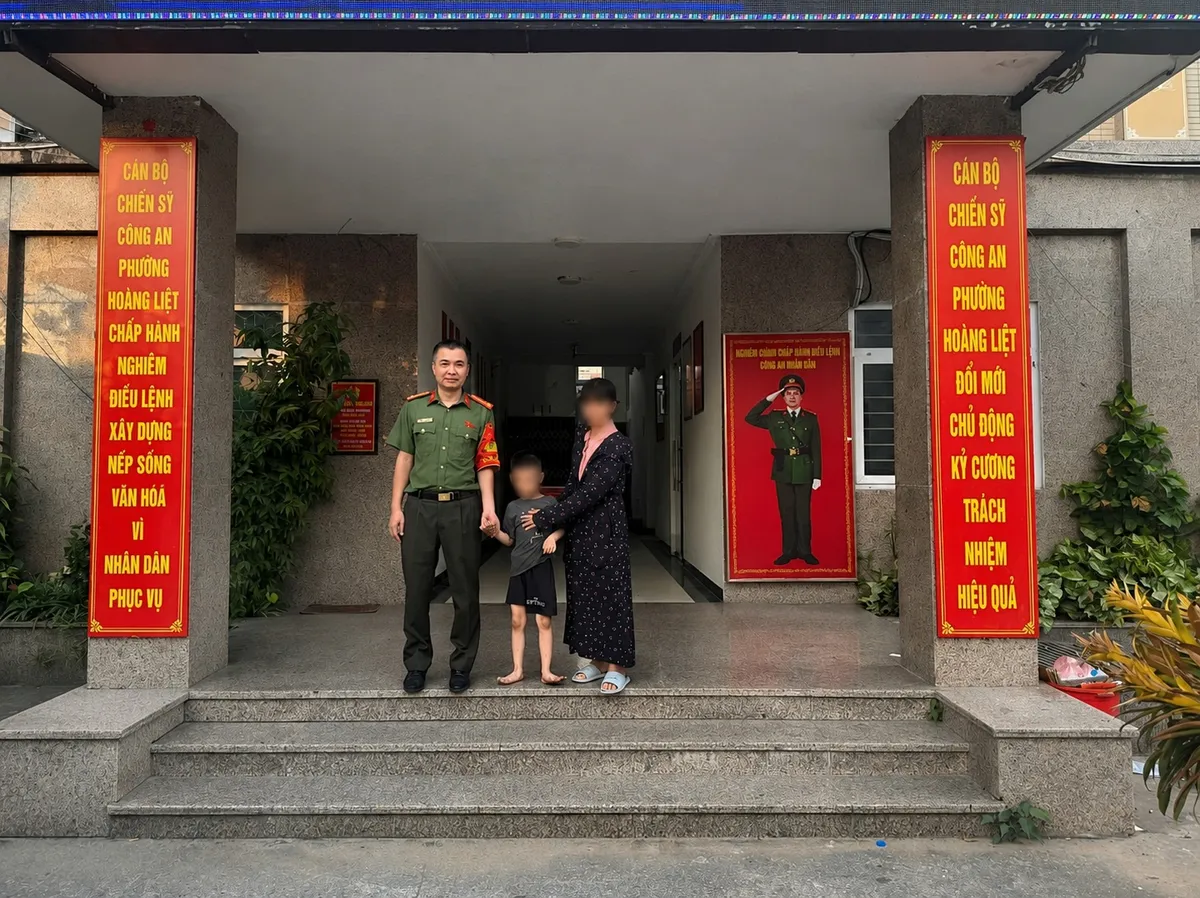 Nhanh chóng xác minh, đưa bé đi lạc về với người thân - Ảnh 1.
