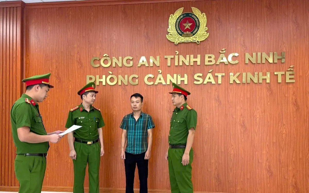 Khởi tố 2 đối tượng làm giả hồ sơ, tiếp tay khách hàng không đủ điều kiện mua nhà ở xã hội- Ảnh 1. Khởi tố 2 đối tượng làm giả hồ sơ, tiếp tay khách hàng không đủ điều kiện mua nhà ở xã hội- Ảnh 1.