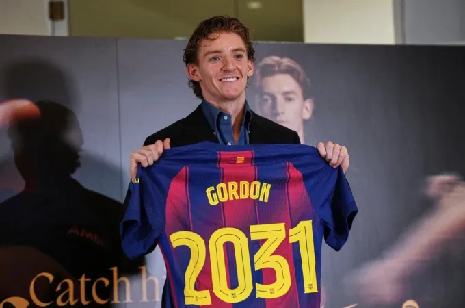 Anthony Gordon ch&iacute;nh thức gia nhập Barca sau ng&agrave;y chờ đợi đầy kịch t&iacute;nh- Ảnh 2.