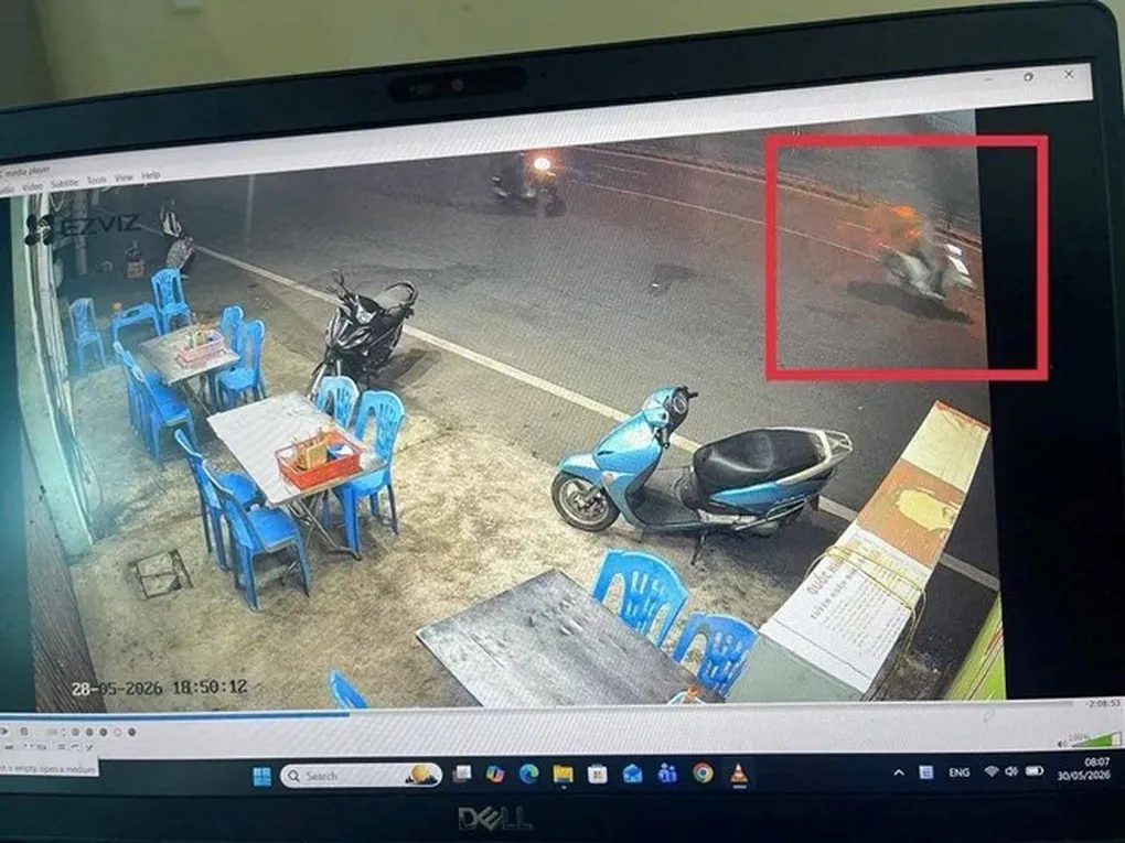 Hải Phòng truy tìm xe máy liên quan vụ tai nạn khiến một phụ nữ tử vong trên quốc lộ 5- Ảnh 1. Hải Phòng truy tìm xe máy liên quan vụ tai nạn khiến một phụ nữ tử vong trên quốc lộ 5- Ảnh 1.