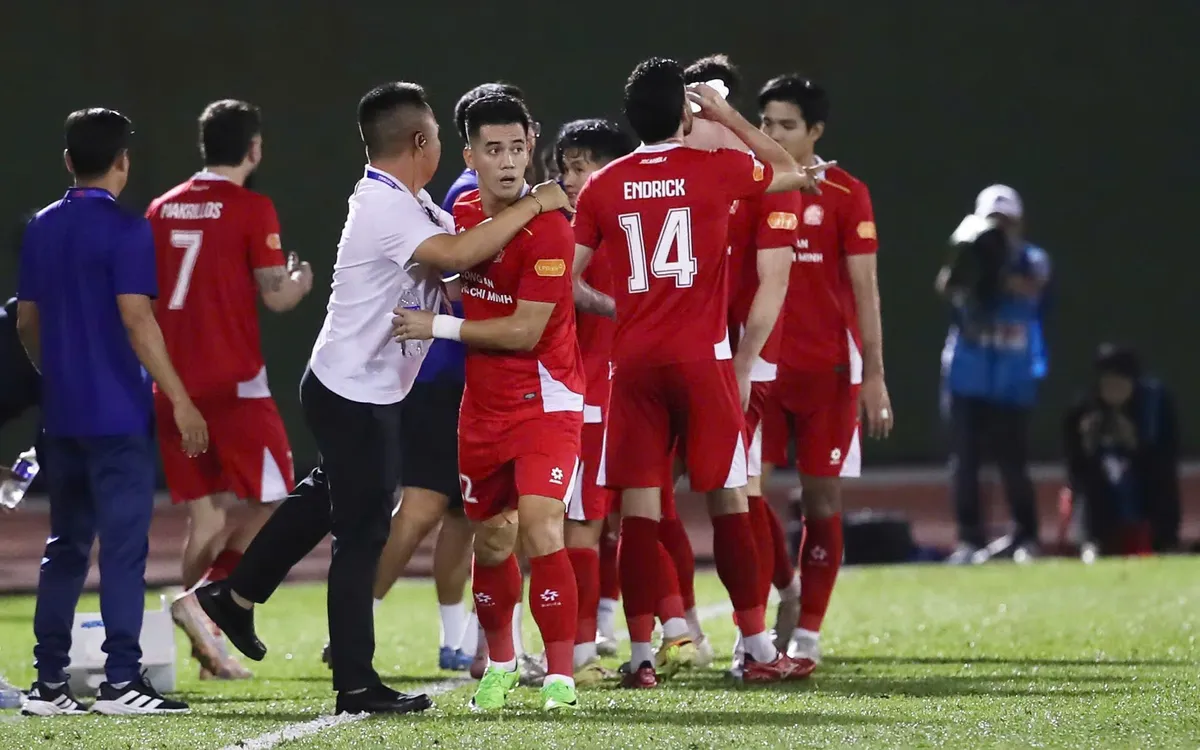 C&ocirc;ng an TP Hồ Ch&iacute; Minh cầm h&ograve;a Thể C&ocirc;ng Viettel trong trận cầu t&acirc;m điểm v&ograve;ng 25 V.League - Ảnh 1.