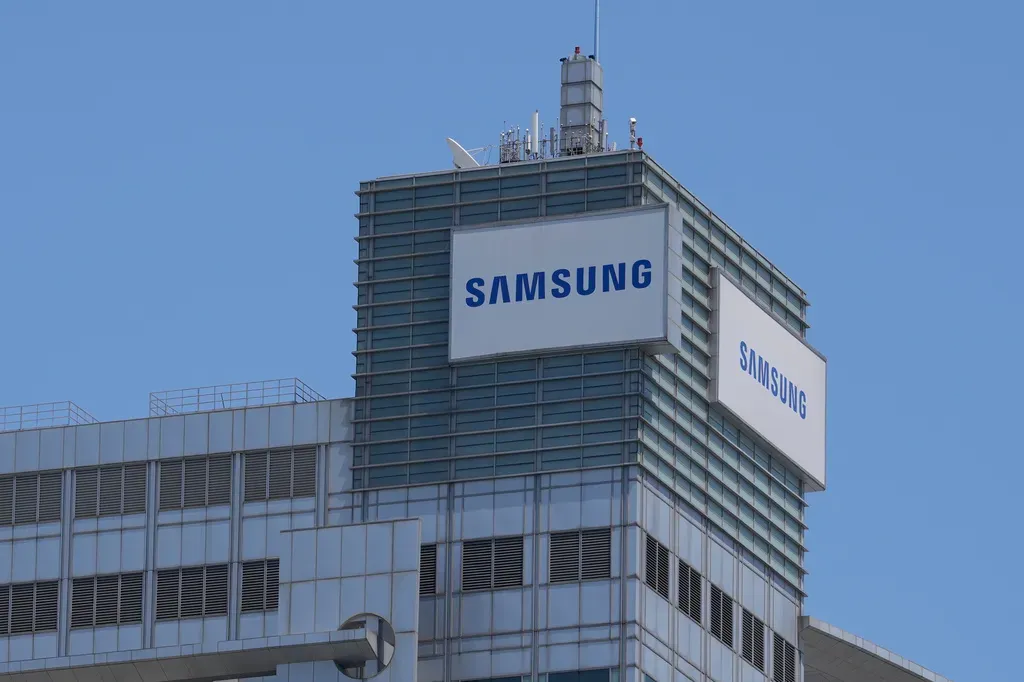 Samsung tung mẫu chip nhớ HBM4E mới, tăng tốc cuộc đua linh kiện AI- Ảnh 1. Samsung tung mẫu chip nhớ HBM4E mới, tăng tốc cuộc đua linh kiện AI- Ảnh 1.