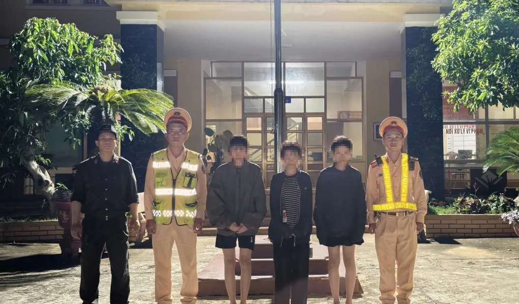 CSGT Sơn La ngăn chặn kịp thời 3 thiếu nữ bị dụ dỗ bỏ nh&agrave; đi l&agrave;m &ldquo;việc nhẹ, lương cao&rdquo;- Ảnh 1.