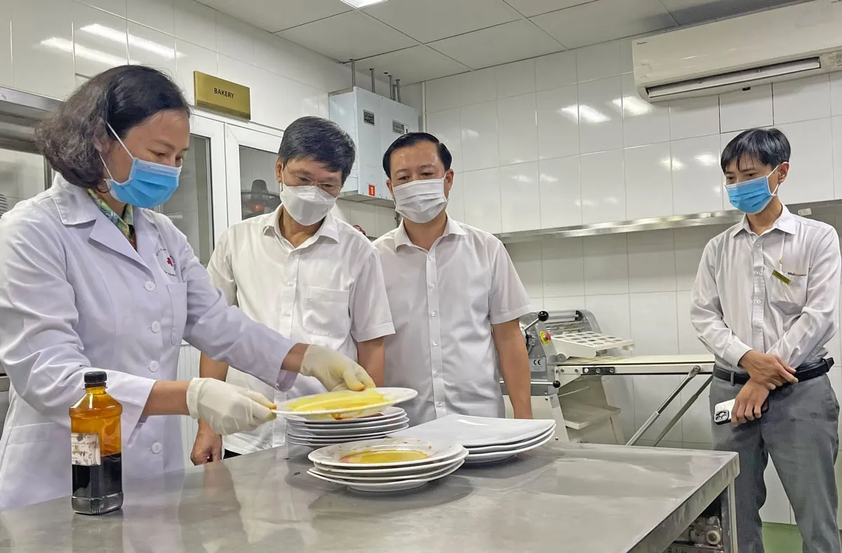 Cao điểm kiểm tra an toàn thực phẩm, phát hiện 5.700 cơ sở vi phạm- Ảnh 1. Cao điểm kiểm tra an toàn thực phẩm, phát hiện 5.700 cơ sở vi phạm- Ảnh 1.