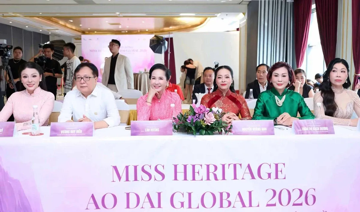 Tôn vinh và lan tỏa vẻ đẹp của áo dài- Ảnh 2. Tôn vinh và lan tỏa vẻ đẹp của áo dài- Ảnh 2.