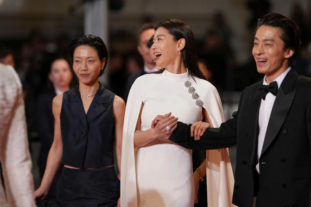 Jun Ji Hyun trải l&ograve;ng về danh tiếng, tuổi t&aacute;c v&agrave; lần đầu đến Cannes - Ảnh 2.