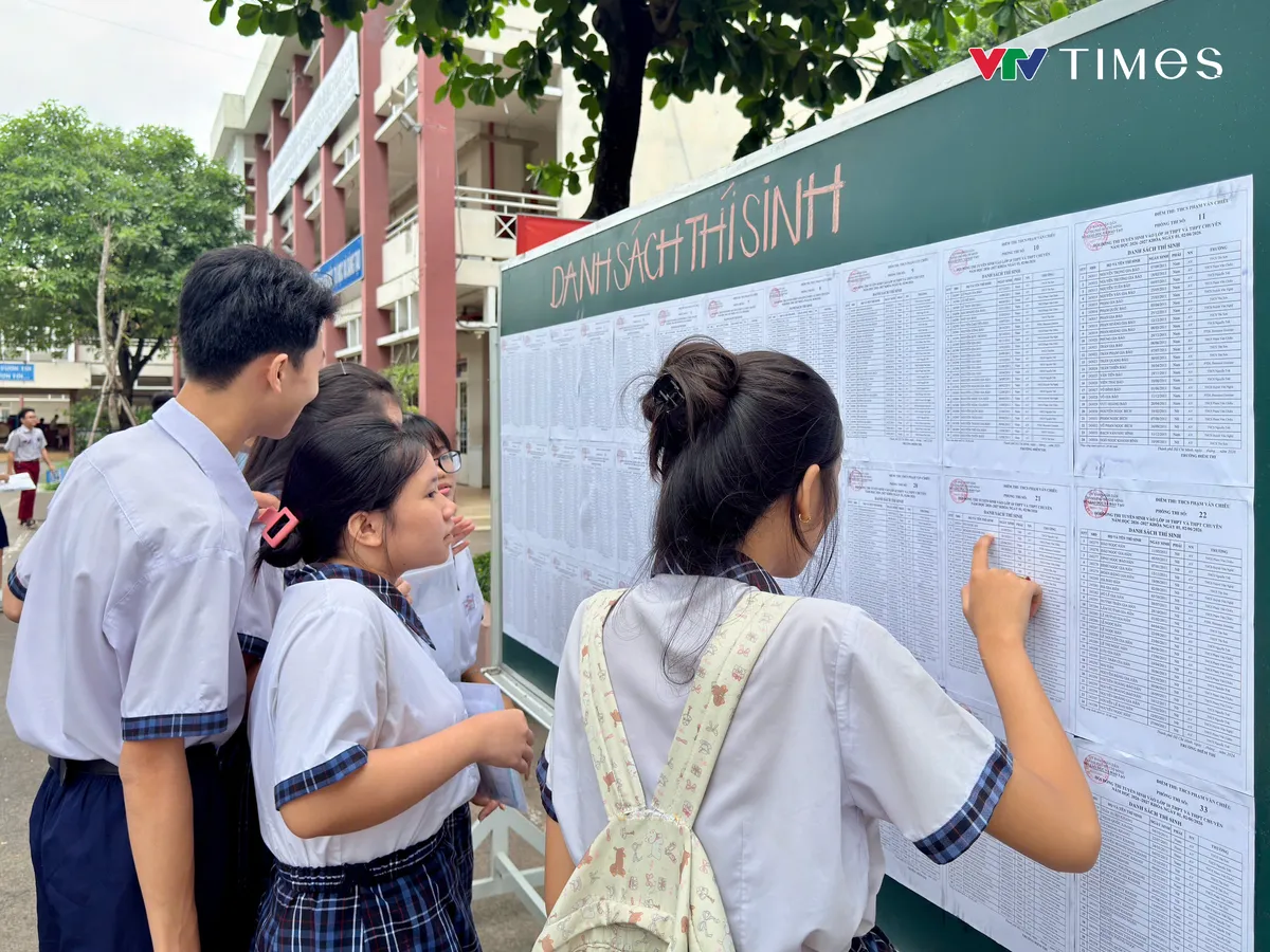 Sáng nay (1/6), hơn 151.000 thí sinh TP Hồ Chí Minh thi môn đầu tiên - Ngữ văn - Ảnh 1.