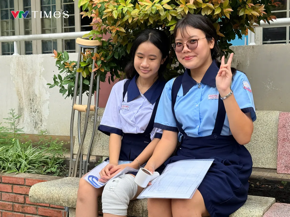 Sáng nay (1/6), hơn 151.000 thí sinh TP Hồ Chí Minh thi môn đầu tiên - Ngữ văn - Ảnh 3.