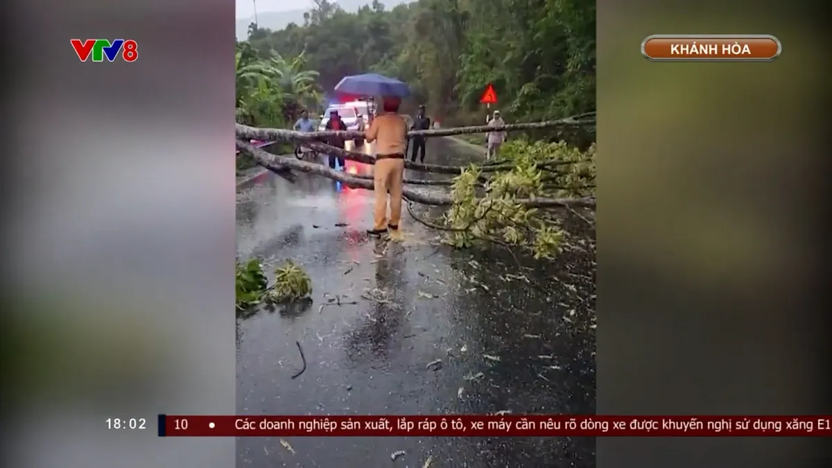 Phòng CSGT Khánh Hòa khuyến cáo phương tiện qua đèo Ngoạn Mục- Ảnh 2. Phòng CSGT Khánh Hòa khuyến cáo phương tiện qua đèo Ngoạn Mục- Ảnh 2.