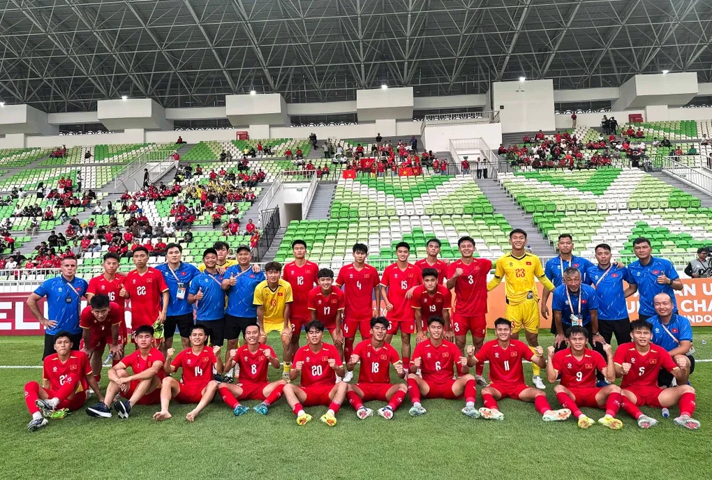 C&ocirc;ng Hậu tỏa s&aacute;ng với hat-trick, U19 Việt Nam thắng 3-0 ng&agrave;y ra qu&acirc;n- Ảnh 1.
