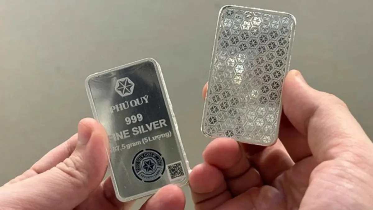 Gi&aacute; bạc giảm nhẹ đầu tuần, nh&agrave; đầu tư mua v&ugrave;ng đỉnh lỗ tới 46 triệu đồng/kg- Ảnh 1.