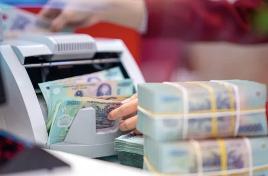 Nhiều ngân hàng đồng loạt hạ lãi suất huy động, nhưng áp lực thanh khoản vẫn hiện hữu- Ảnh 1. Nhiều ngân hàng đồng loạt hạ lãi suất huy động, nhưng áp lực thanh khoản vẫn hiện hữu- Ảnh 1.