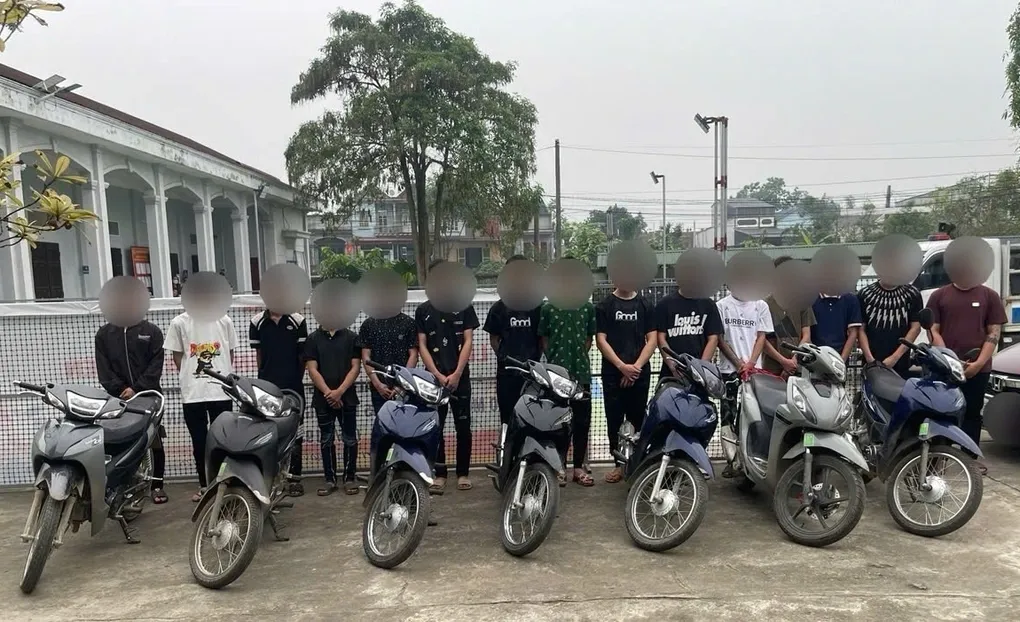 Khởi tố 14 thanh, thiếu niên gây rối trật tự công cộng, đập phá tài sản giữa đêm ở Phú Thọ- Ảnh 1. Khởi tố 14 thanh, thiếu niên gây rối trật tự công cộng, đập phá tài sản giữa đêm ở Phú Thọ- Ảnh 1.