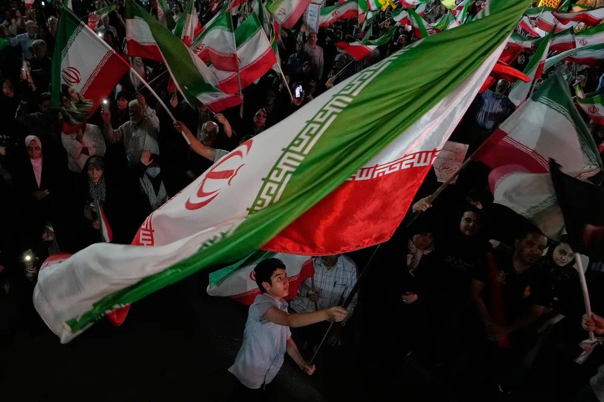 Mỹ tuyên bố tấn công các địa điểm quân sự của Iran - Ảnh 1. Mỹ tuyên bố tấn công các địa điểm quân sự của Iran - Ảnh 1.