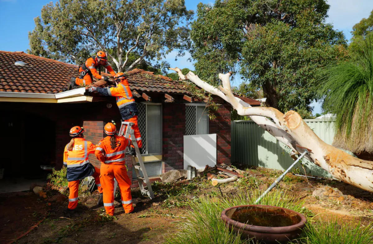 Bão lớn gây thiệt hại diện rộng tại Tây Australia, gần 70.000 hộ dân mất điện - Ảnh 3.