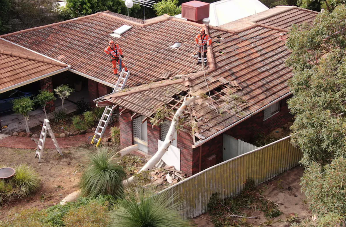 Bão lớn gây thiệt hại diện rộng tại Tây Australia, gần 70.000 hộ dân mất điện - Ảnh 2.