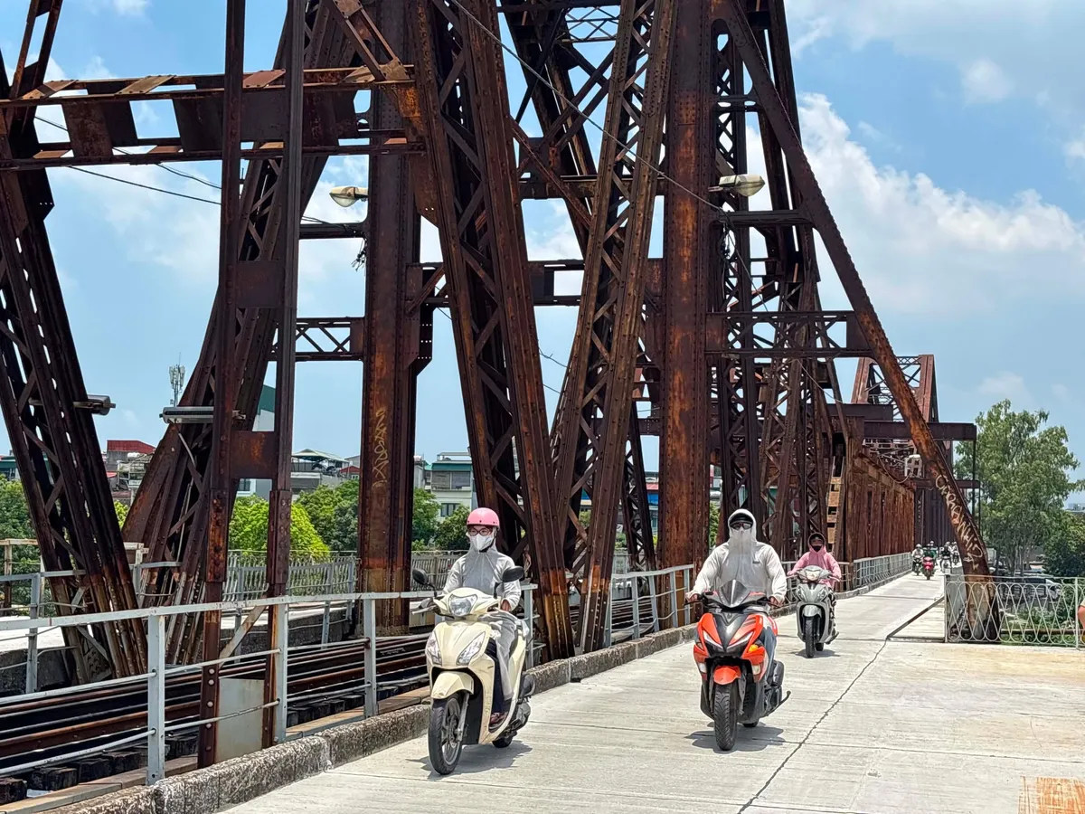 Bắc Bộ, Trung Bộ tiếp tục nắng nóng, Nam Bộ mưa dông- Ảnh 1. Bắc Bộ, Trung Bộ tiếp tục nắng nóng, Nam Bộ mưa dông- Ảnh 1.