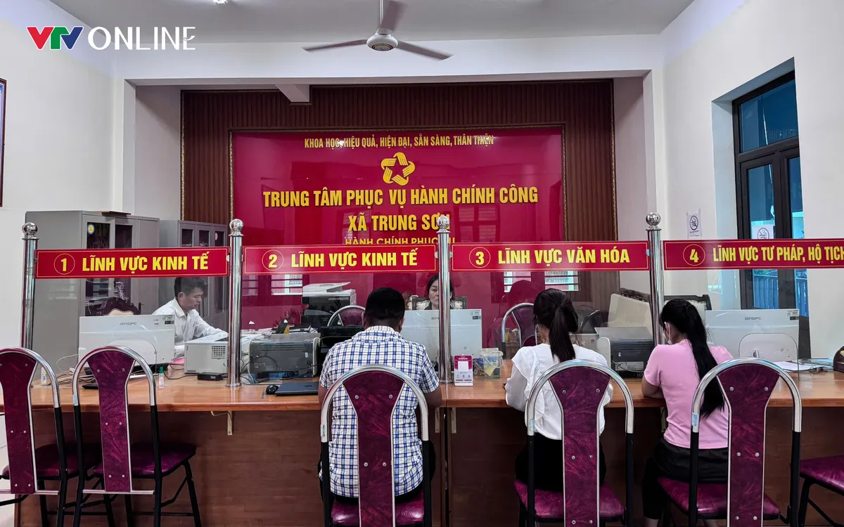 Trung tâm hành chính công xã Trung Sơn đón 872 hồ sơ sau gần 1 năm đi vào hoạt động.