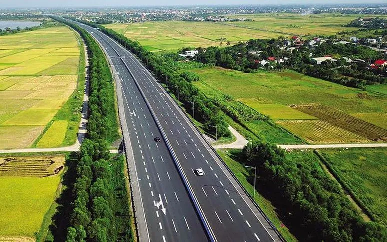 Đầu tư nhiều trụ sạc điện trên cao tốc Bắc - Nam