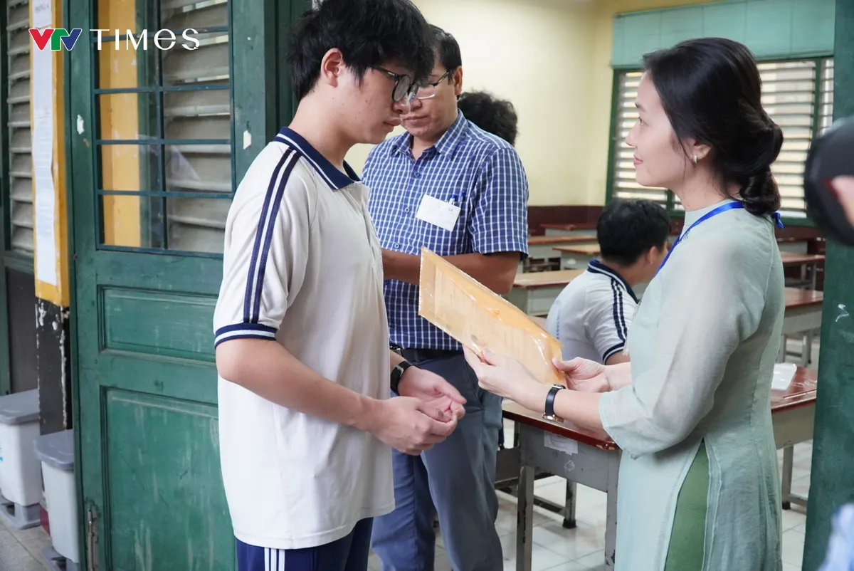 Học sinh TP Hồ Chí Minh tự tin bước vào kỳ thi tuyển sinh lớp 10- Ảnh 10. Học sinh TP Hồ Chí Minh tự tin bước vào kỳ thi tuyển sinh lớp 10- Ảnh 10.
