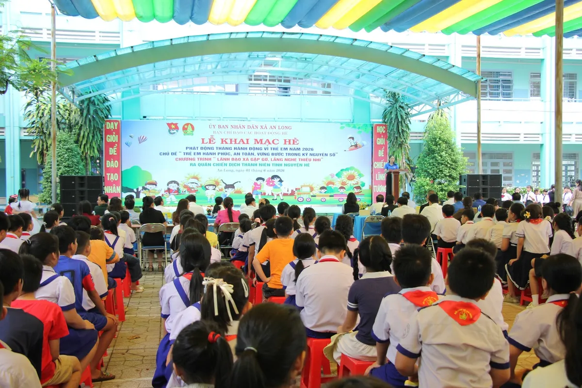 Hơn 100 triệu đồng tiếp sức cho học sinh nghèo trong Tháng hành động vì trẻ em- Ảnh 1. Hơn 100 triệu đồng tiếp sức cho học sinh nghèo trong Tháng hành động vì trẻ em- Ảnh 1.